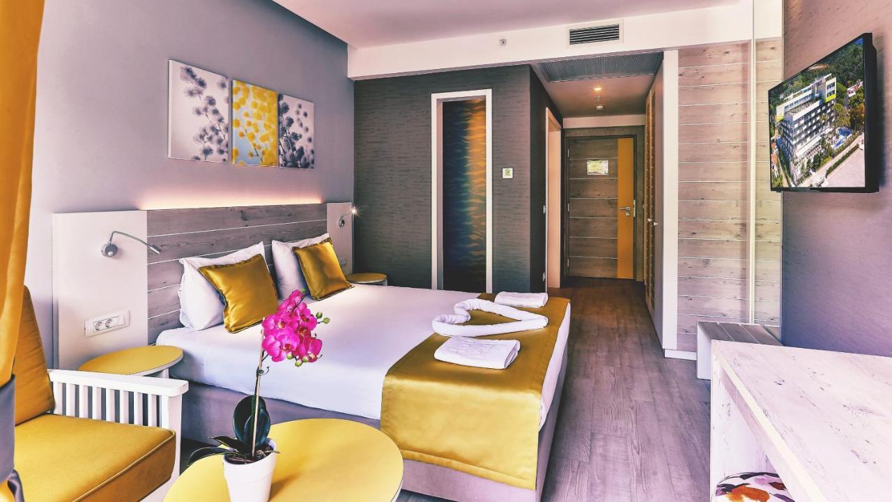 Hotel Carine Park 4*