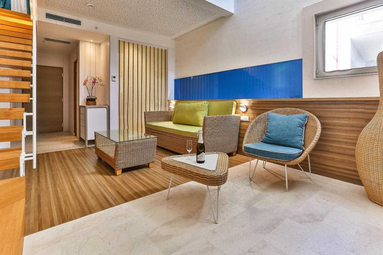 Carine Park Hotel